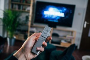 Comment choisir un abonnement IPTV pour regarder vos chaînes préférées